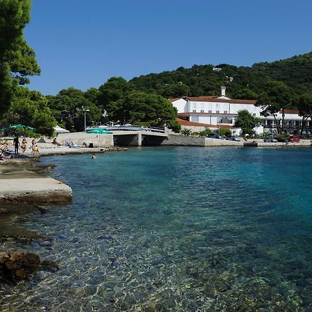 Hotel Solitudo Uble Εξωτερικό φωτογραφία