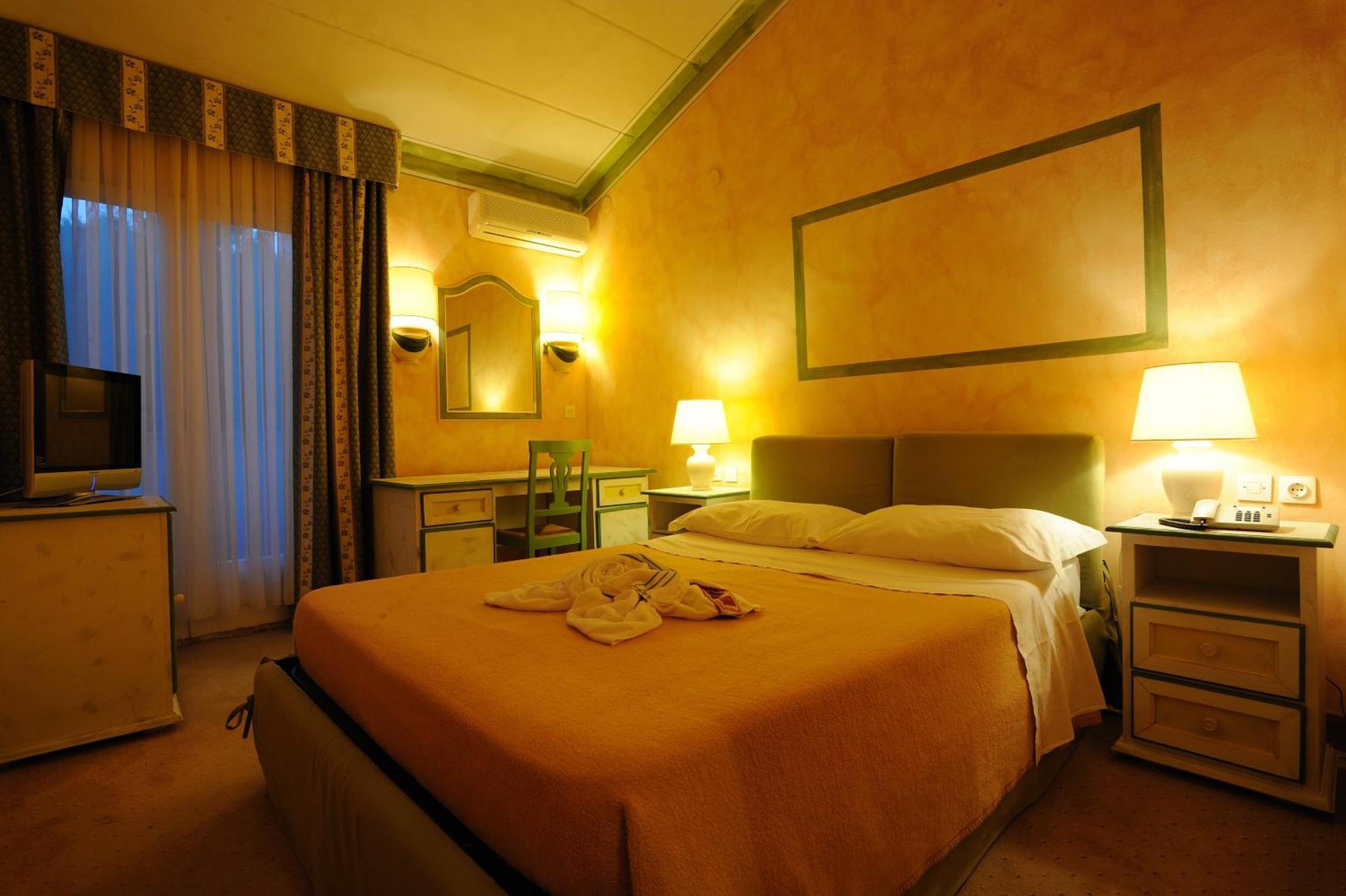 Hotel Solitudo Uble Εξωτερικό φωτογραφία