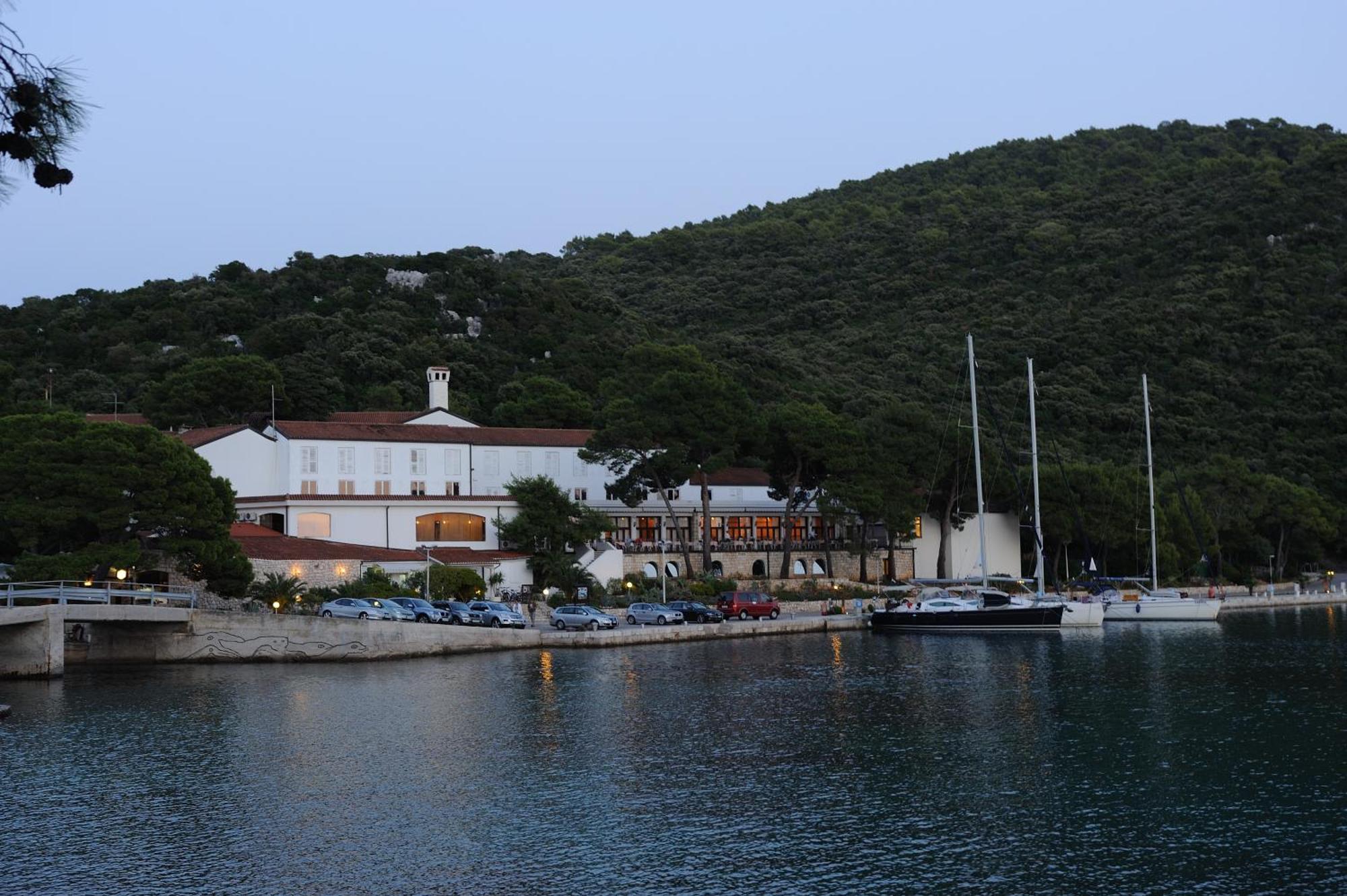 Hotel Solitudo Uble Εξωτερικό φωτογραφία