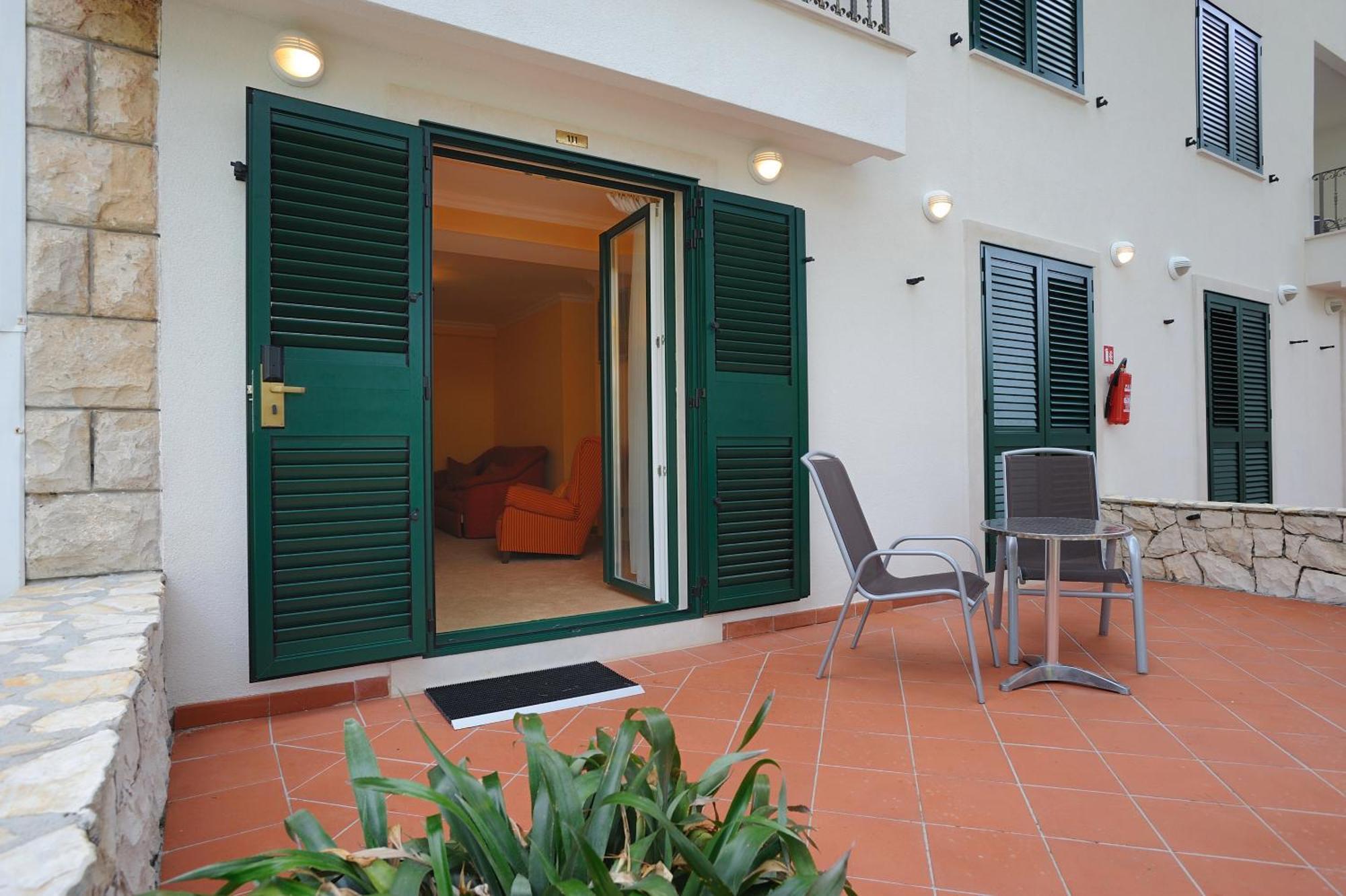 Hotel Solitudo Uble Εξωτερικό φωτογραφία