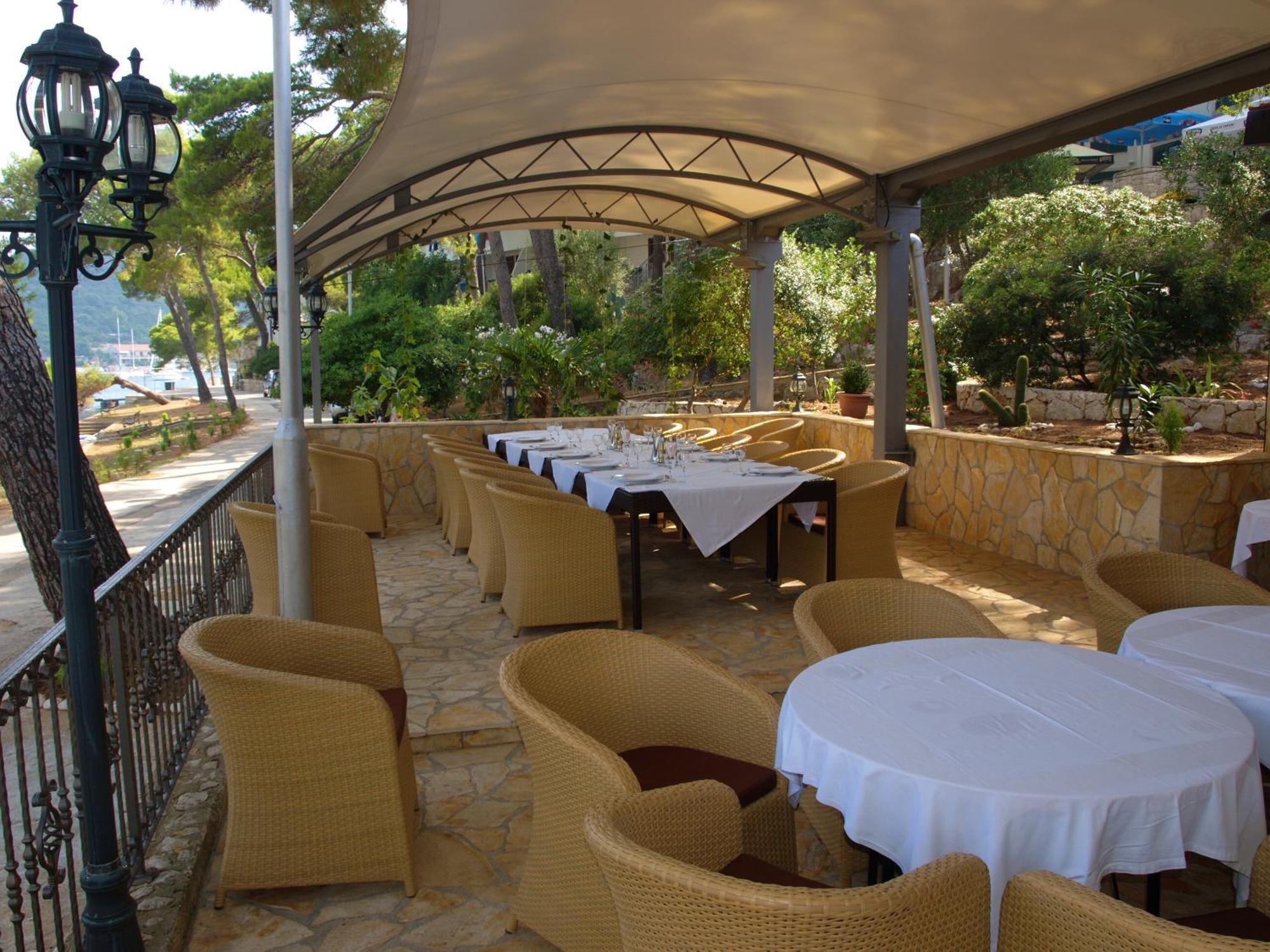 Hotel Solitudo Uble Εξωτερικό φωτογραφία