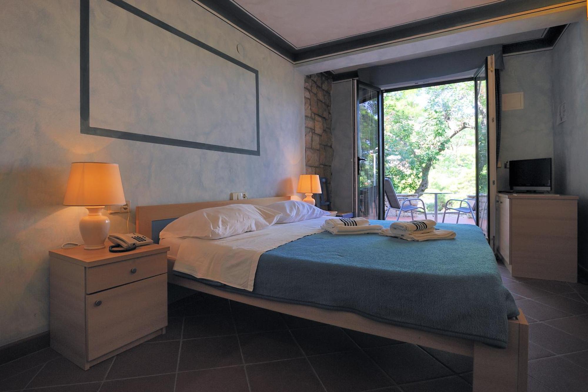 Hotel Solitudo Uble Εξωτερικό φωτογραφία