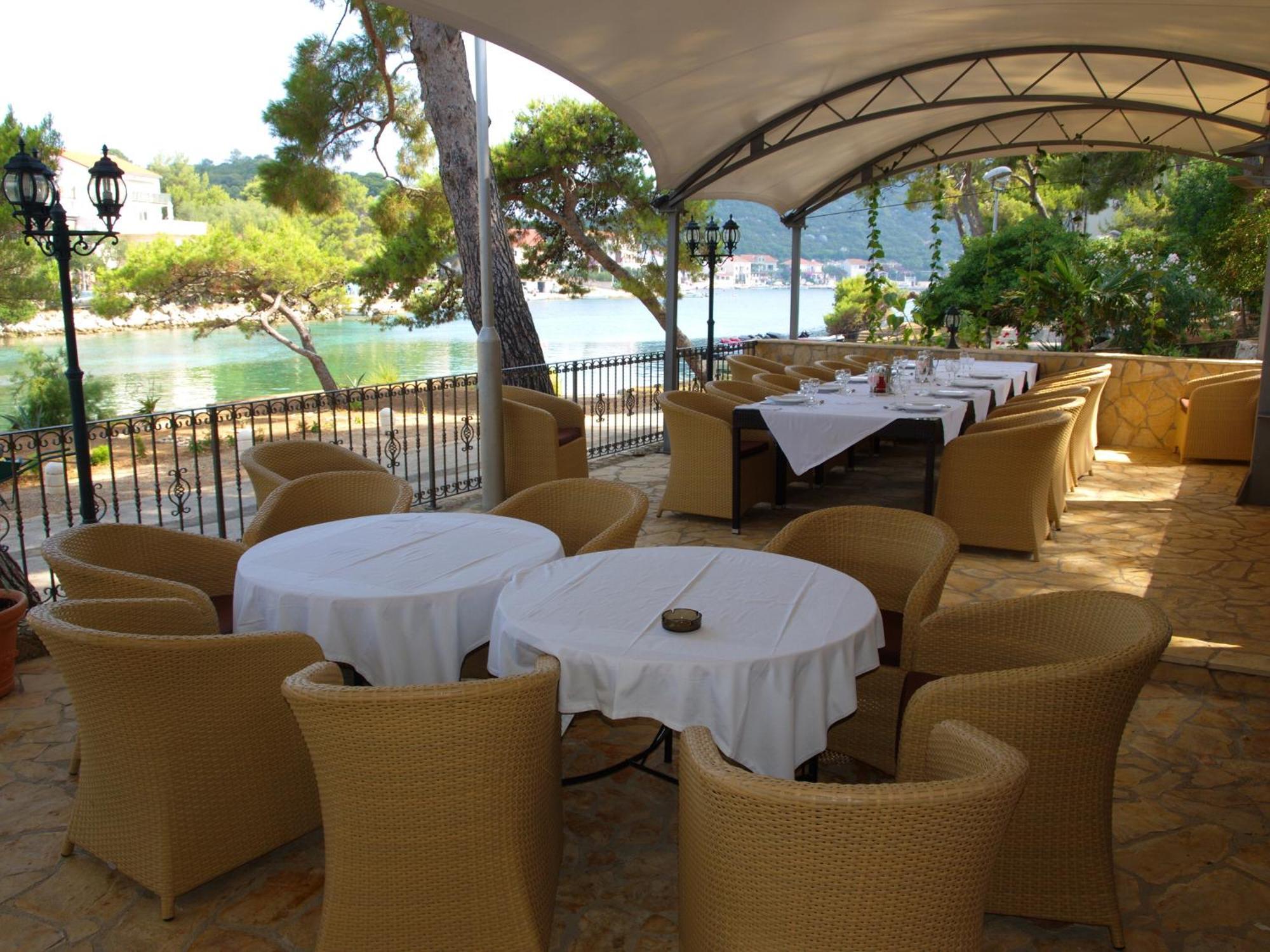 Hotel Solitudo Uble Εξωτερικό φωτογραφία