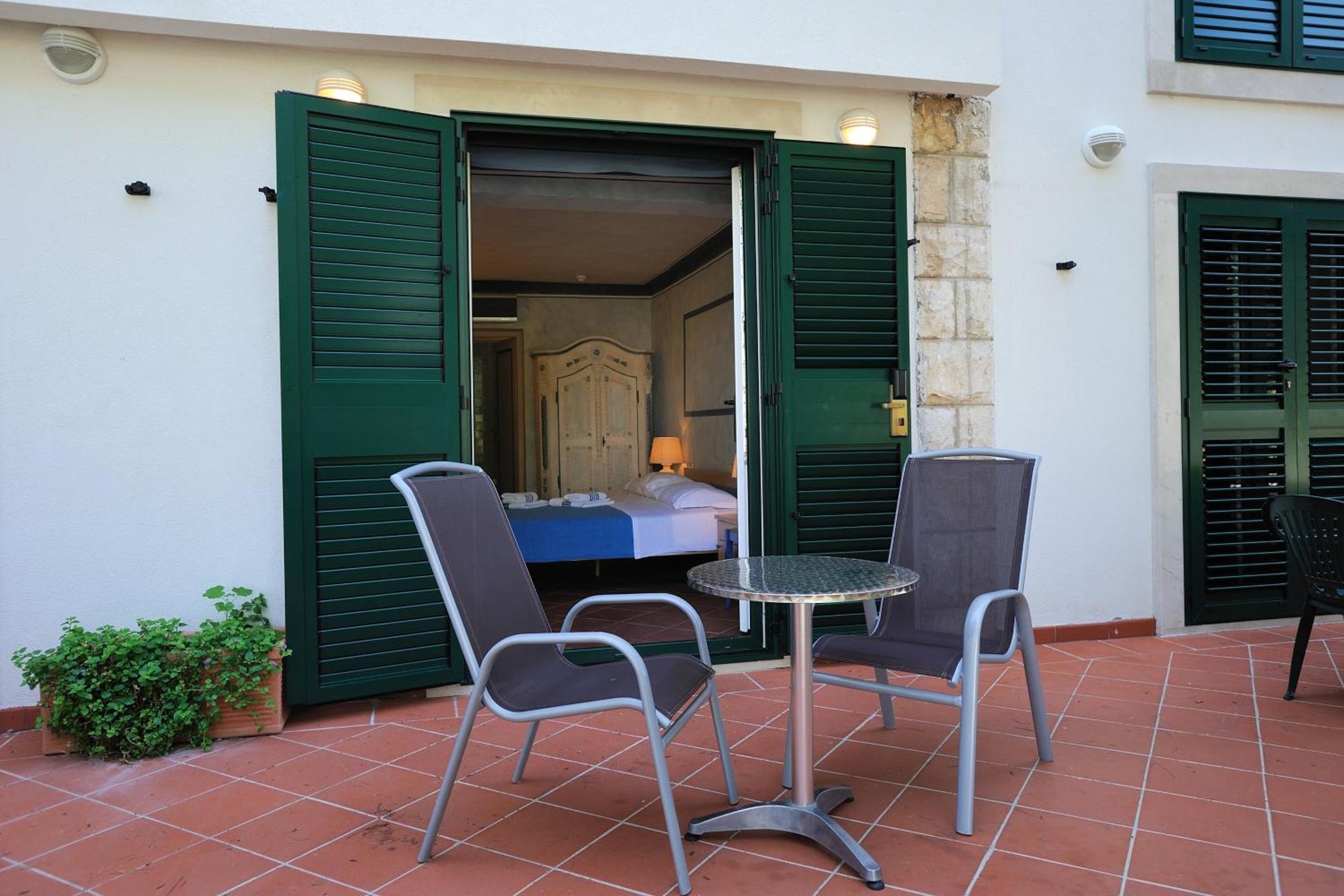 Hotel Solitudo Uble Εξωτερικό φωτογραφία