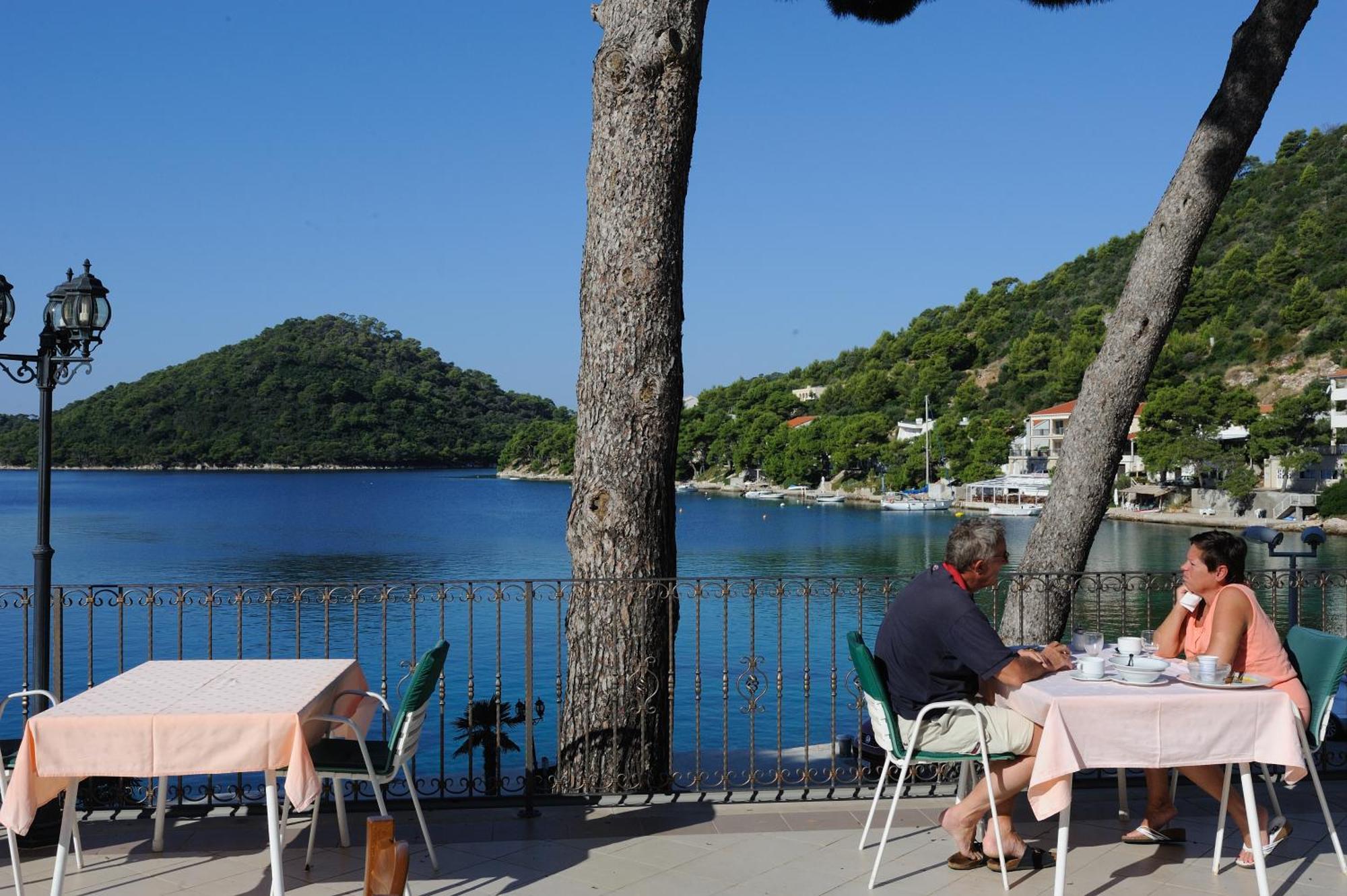 Hotel Solitudo Uble Εξωτερικό φωτογραφία