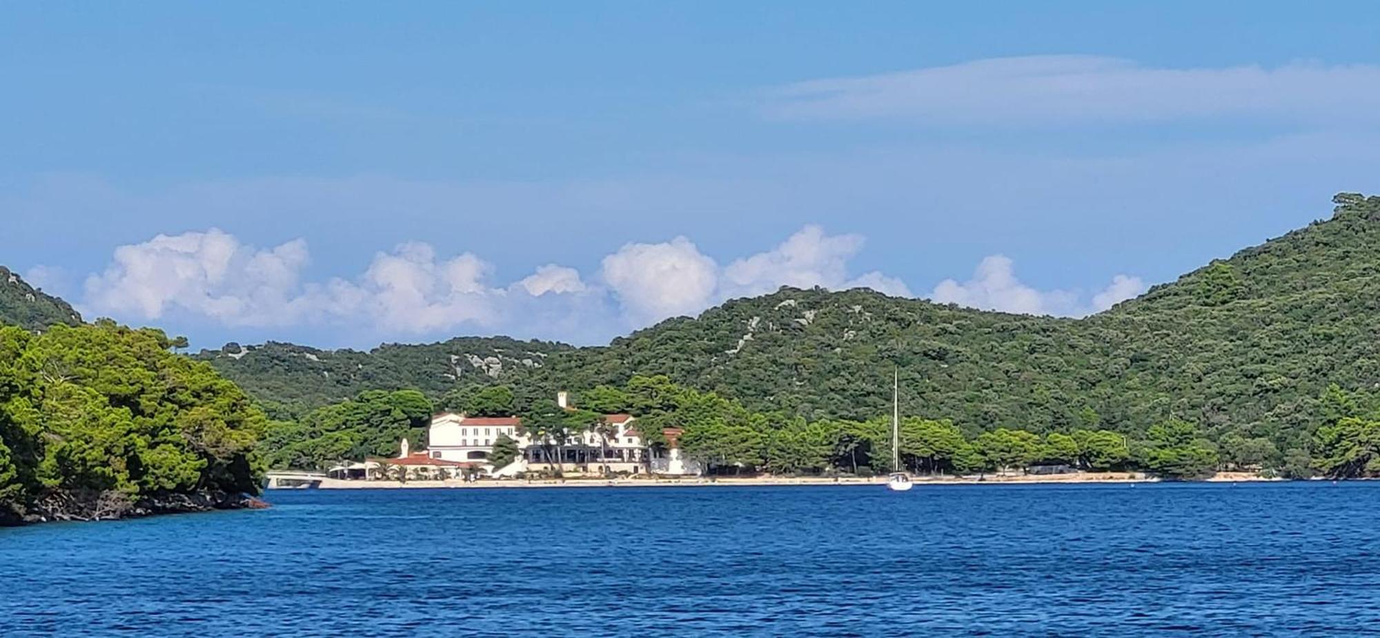 Hotel Solitudo Uble Εξωτερικό φωτογραφία